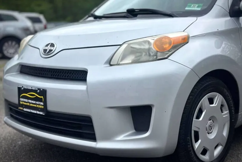2010 Toyota xD Base photo 1