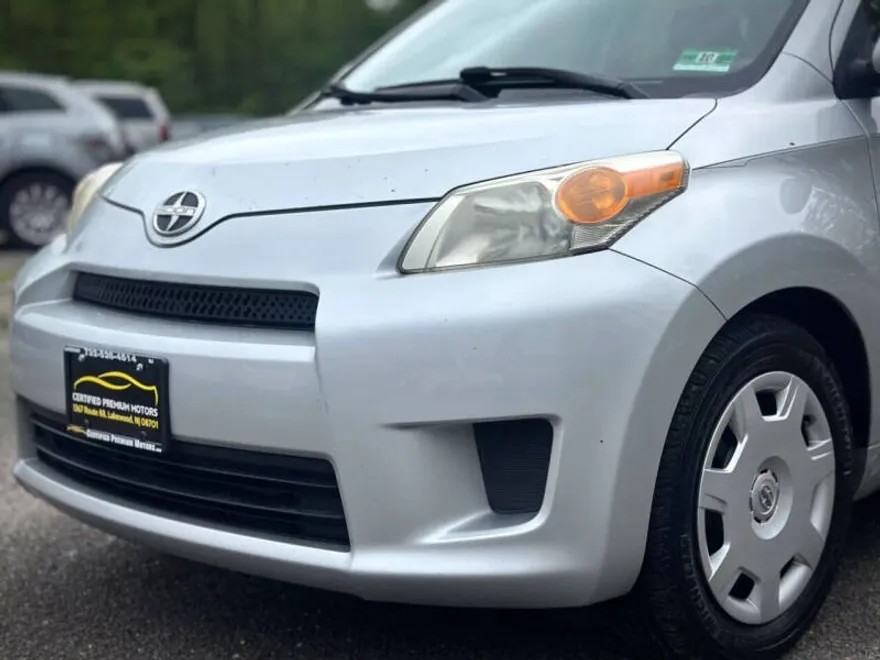 2010 Toyota xD Base photo 1