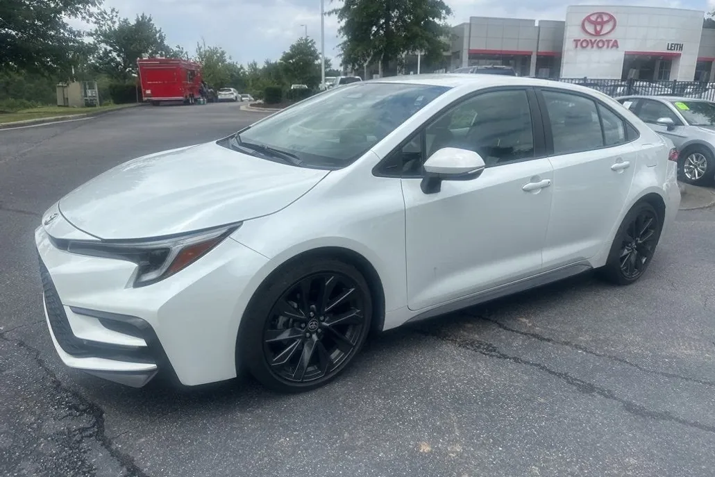 2024 Toyota Corolla SE photo 1