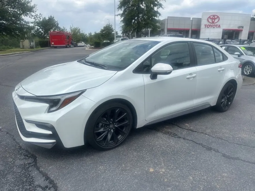 2024 Toyota Corolla SE photo 1