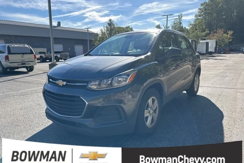 2020 Chevrolet Trax LS photo 1