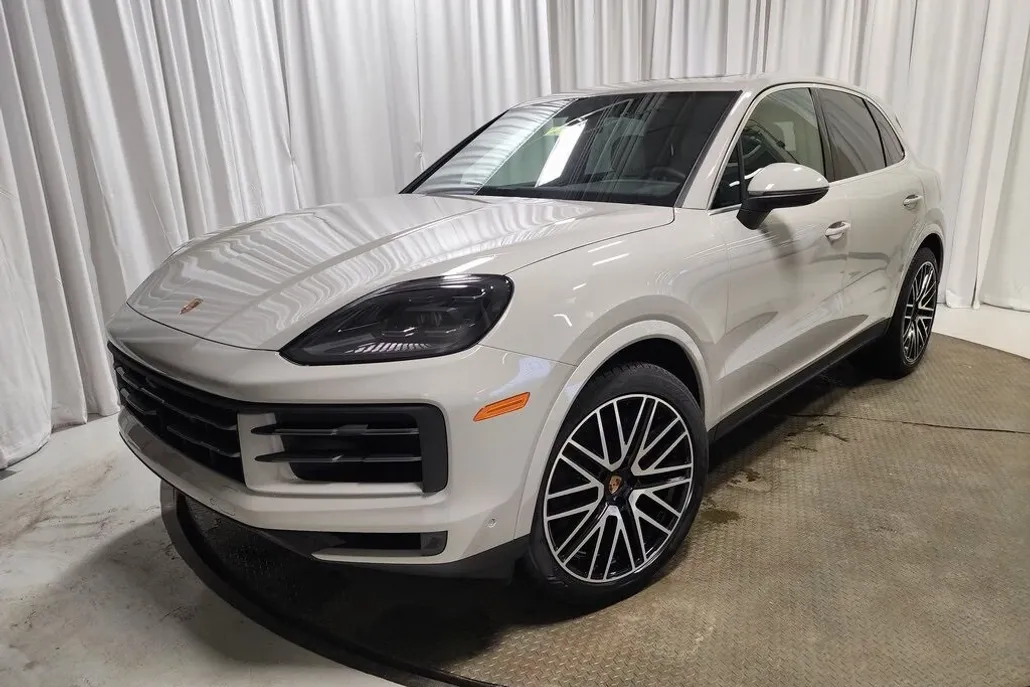 2025 Porsche Cayenne photo 1