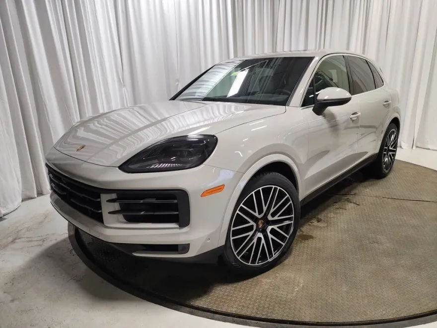 2025 Porsche Cayenne photo 1