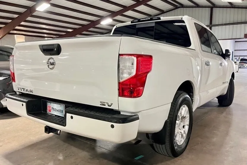 2018 Nissan Titan SV photo 1