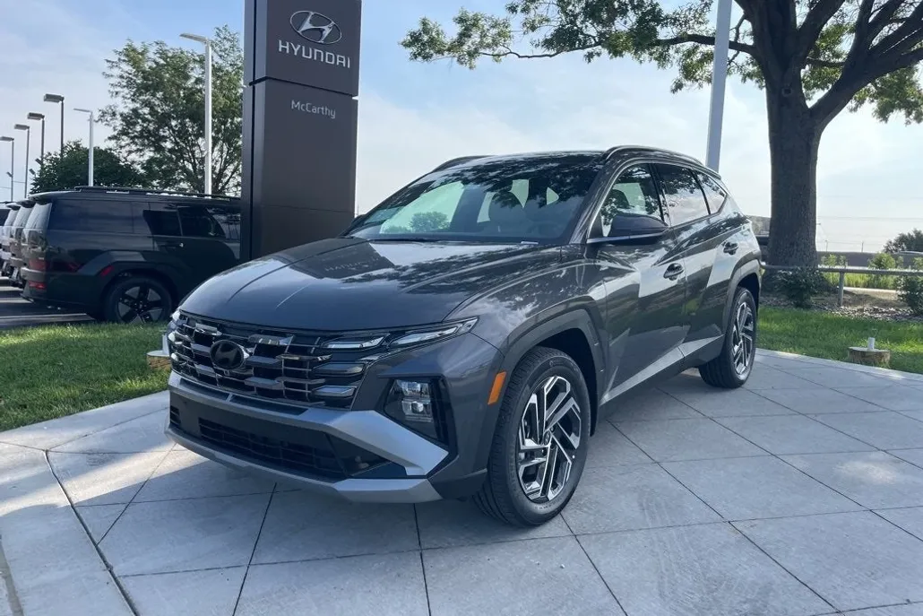 2025 Hyundai Tucson Hybrid Limited photo 1