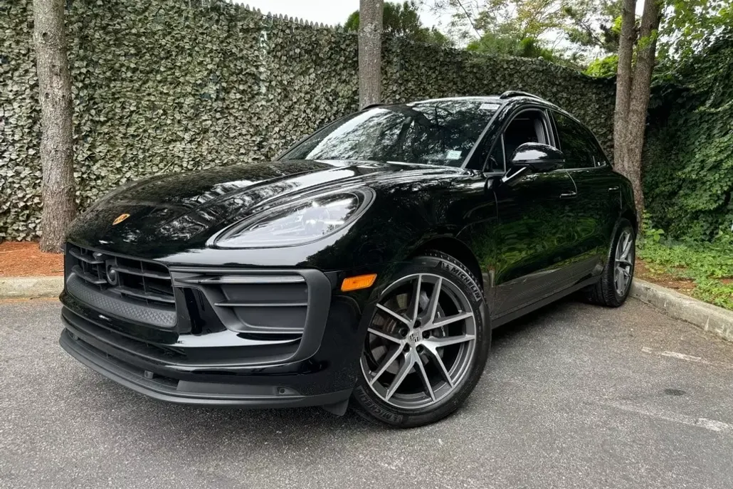 2024 Porsche Macan T photo 1