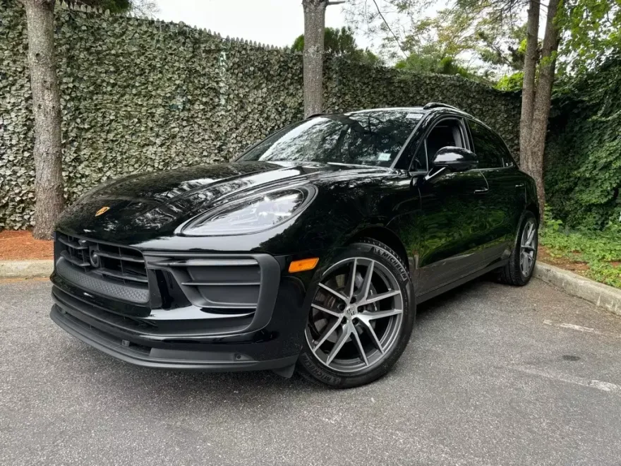2024 Porsche Macan T photo 1