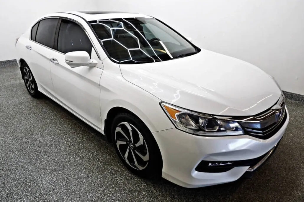 2017 Honda Accord EX photo 1