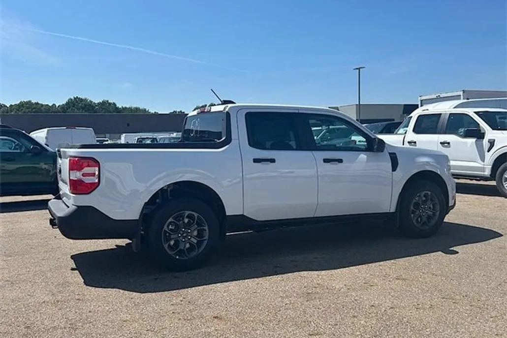 2025 Ford Maverick XLT photo 1