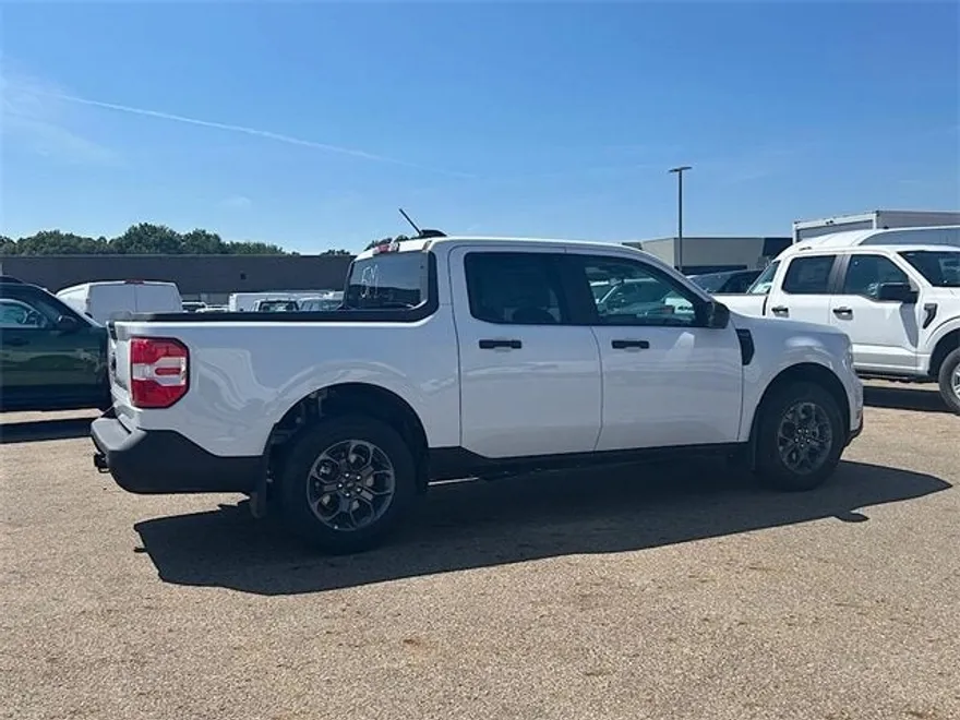 2025 Ford Maverick XLT photo 1