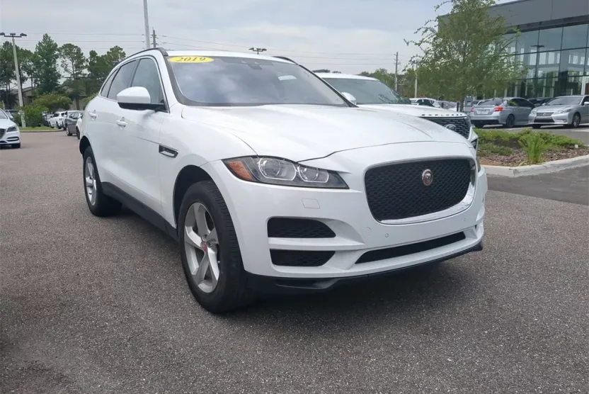2019 Jaguar F-PACE Premium photo 1