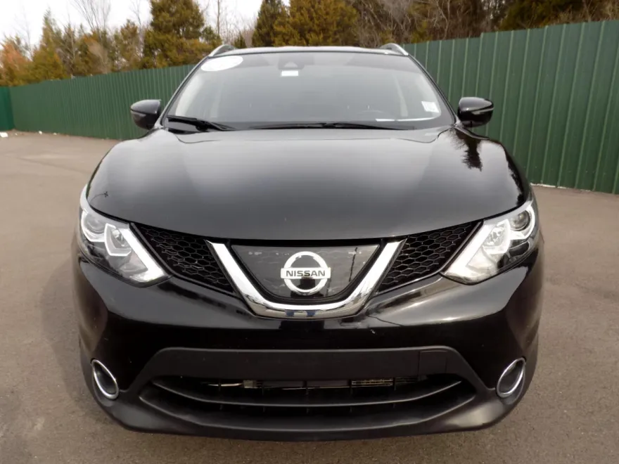 2019 Nissan Rogue Sport SV photo 2