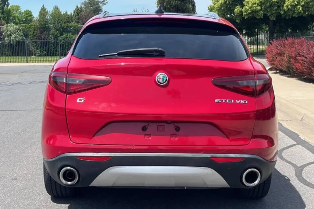 2018 Alfa Romeo Stelvio Ti Sport photo 1