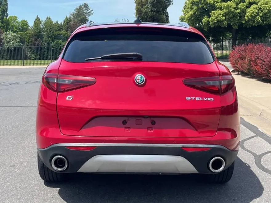2018 Alfa Romeo Stelvio Ti Sport photo 1