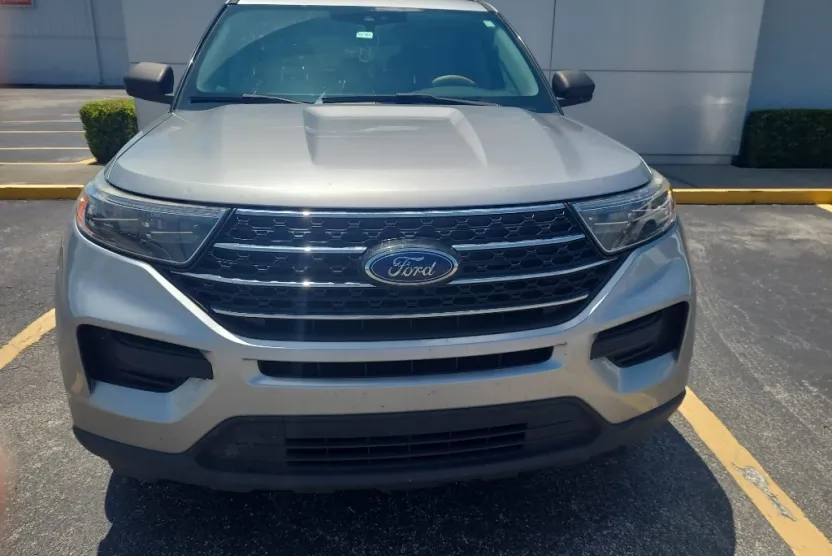 2021 Ford Explorer XLT photo 1