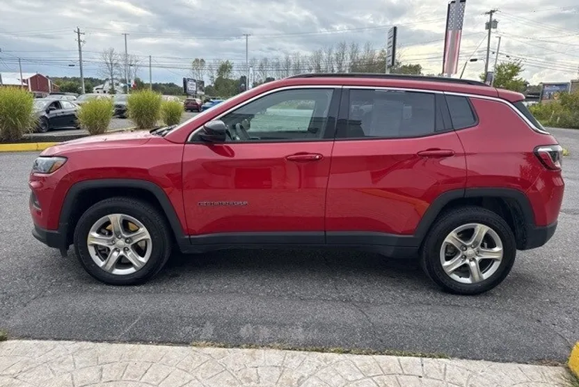 2023 Jeep Compass North Edition Latitude photo 1