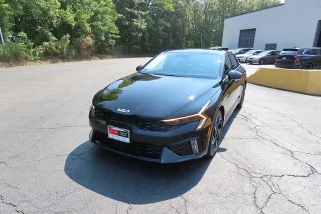 2025 Kia K5 GT-Line photo 1