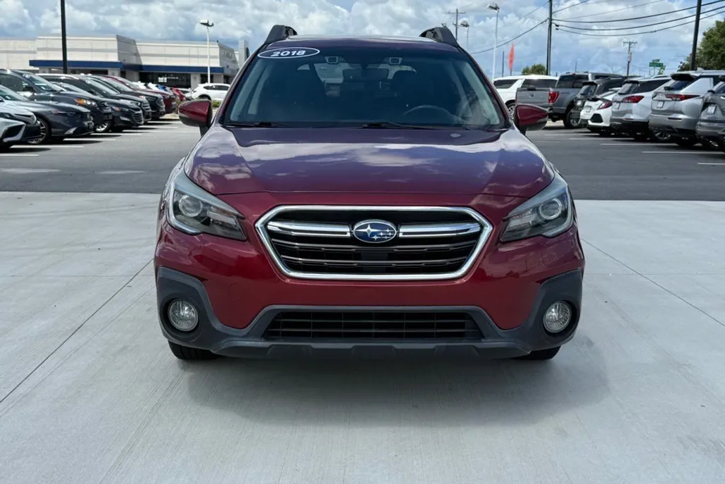 2018 Subaru Outback Limited photo 1