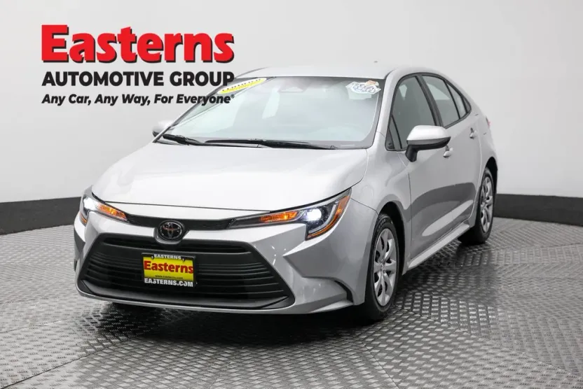 2024 Toyota Corolla LE photo 1