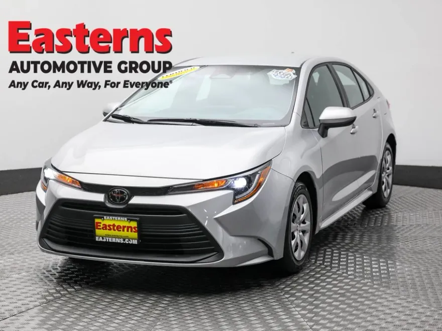 2024 Toyota Corolla LE photo 1