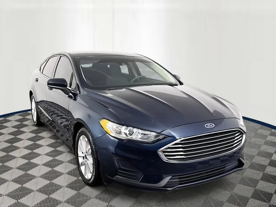 2020 Ford Fusion SE photo 1