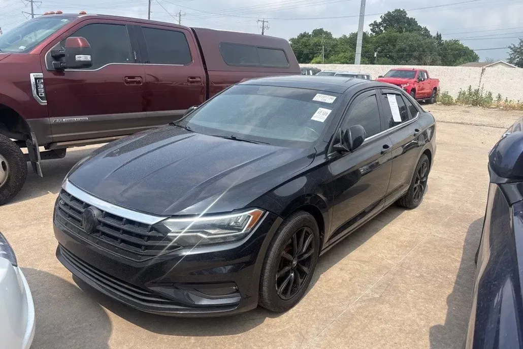 2019 Volkswagen Jetta R-Line photo 1