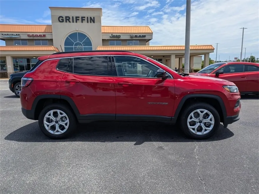 2025 Jeep Compass Latitude photo 1