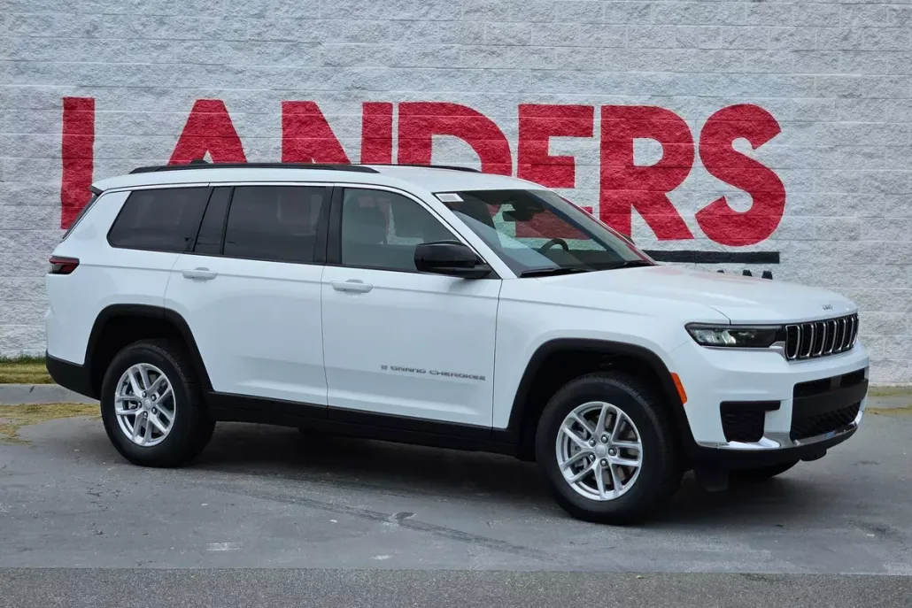 2025 Jeep Grand Cherokee Laredo Altitude photo 1