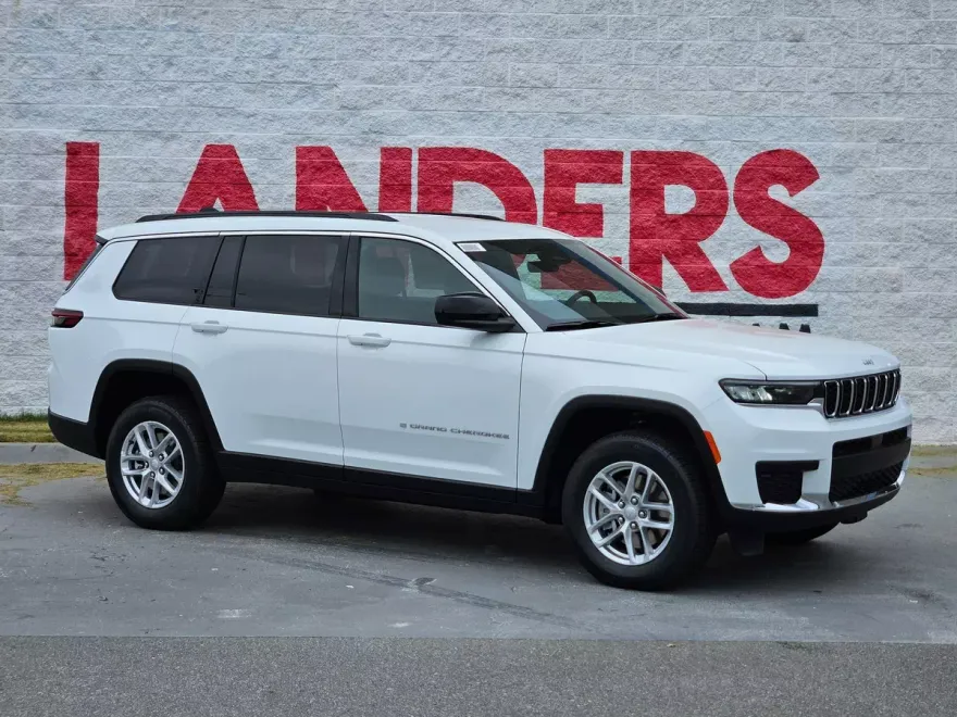 2025 Jeep Grand Cherokee Laredo Altitude photo 1