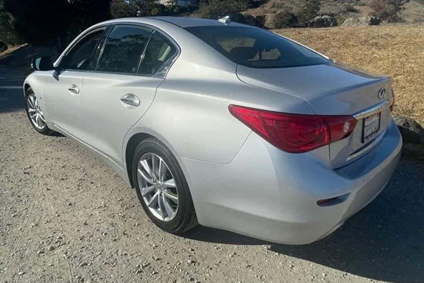 2015 Infiniti Q50 Premium photo 1