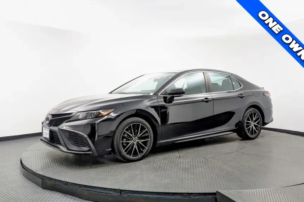 2023 Toyota Camry SE photo 1