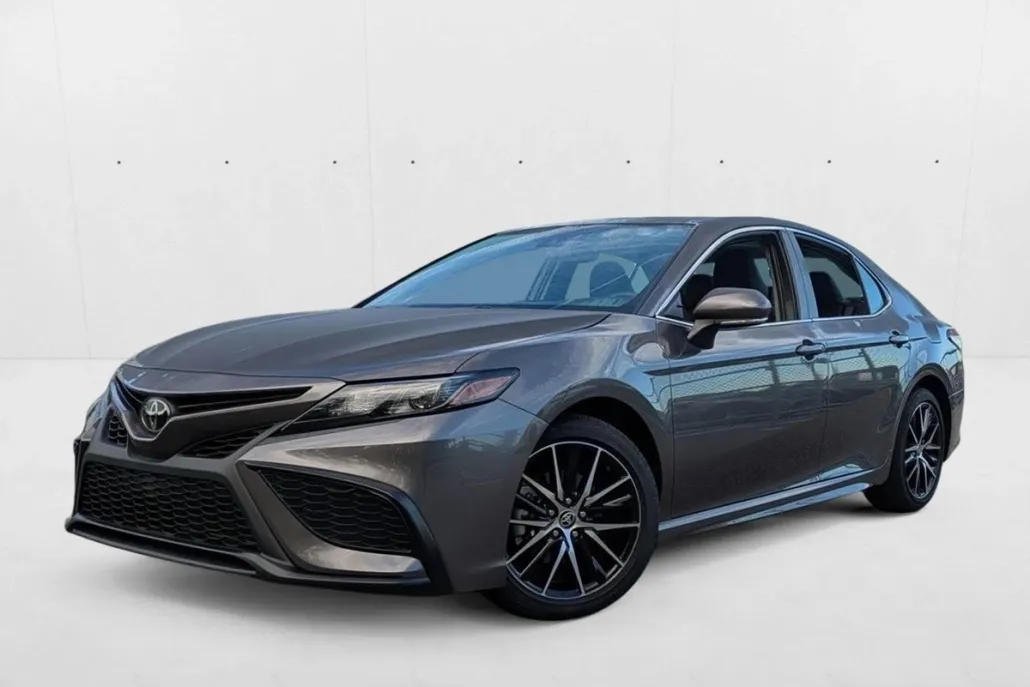 2024 Toyota Camry SE photo 1