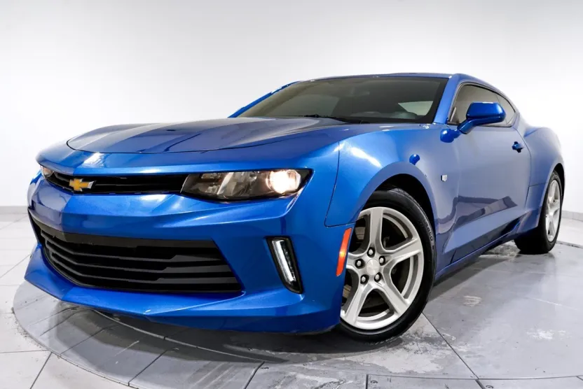 2017 Chevrolet Camaro 1LT photo 1