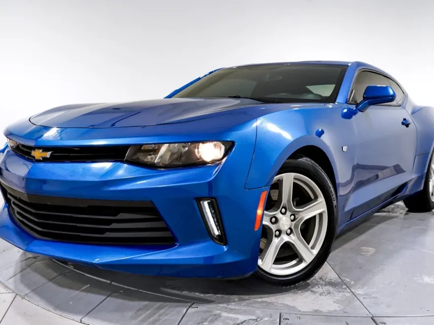 2017 Chevrolet Camaro 1LT photo 1