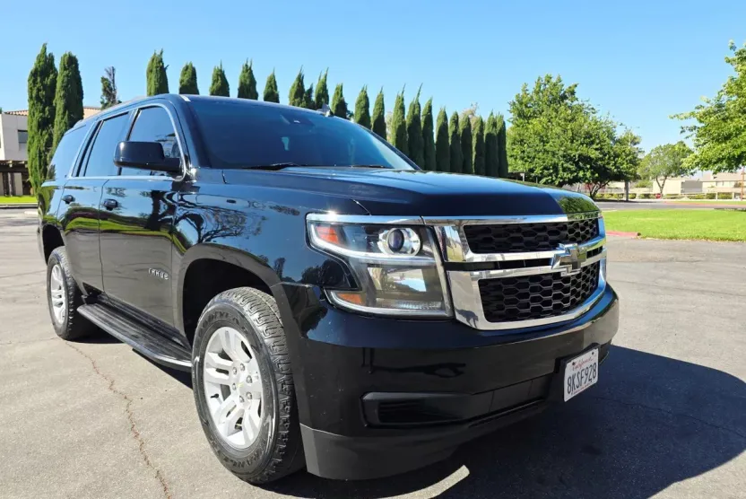 2017 Chevrolet Tahoe LT photo 1