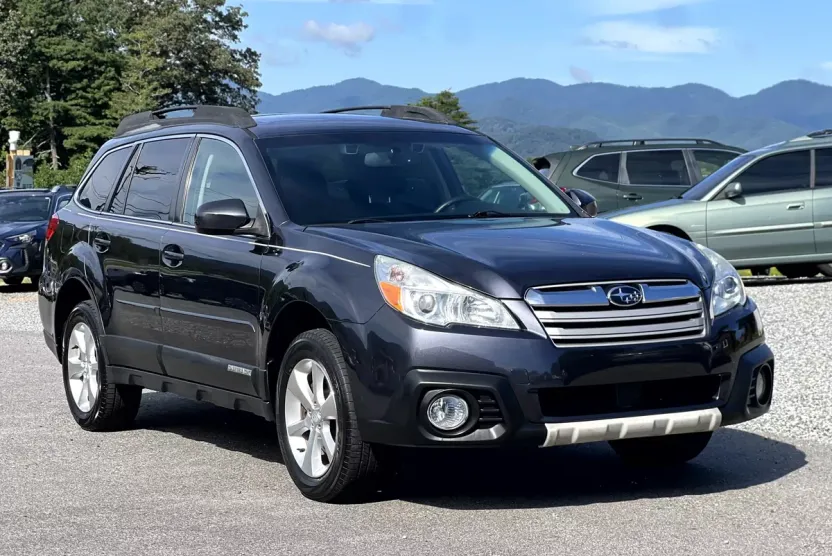 2013 Subaru Outback Limited photo 1