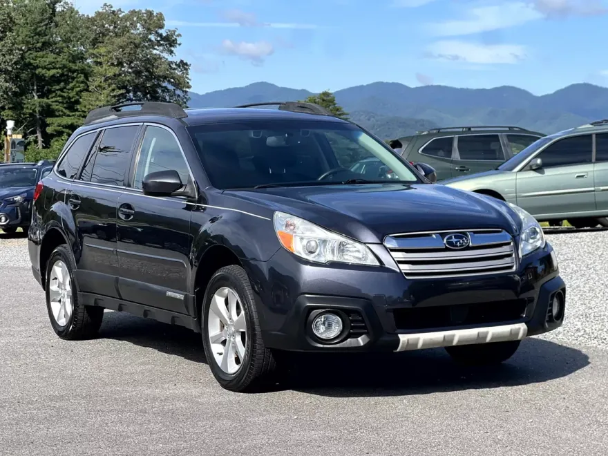 2013 Subaru Outback Limited photo 1