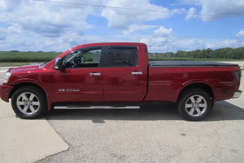 2008 Nissan Titan LE photo 1