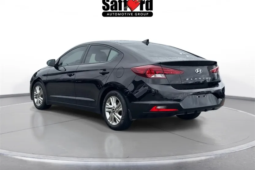 2020 Hyundai Elantra SEL photo 1