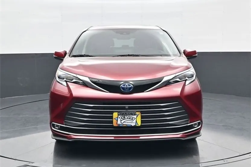 2022 Toyota Sienna Platinum photo 1