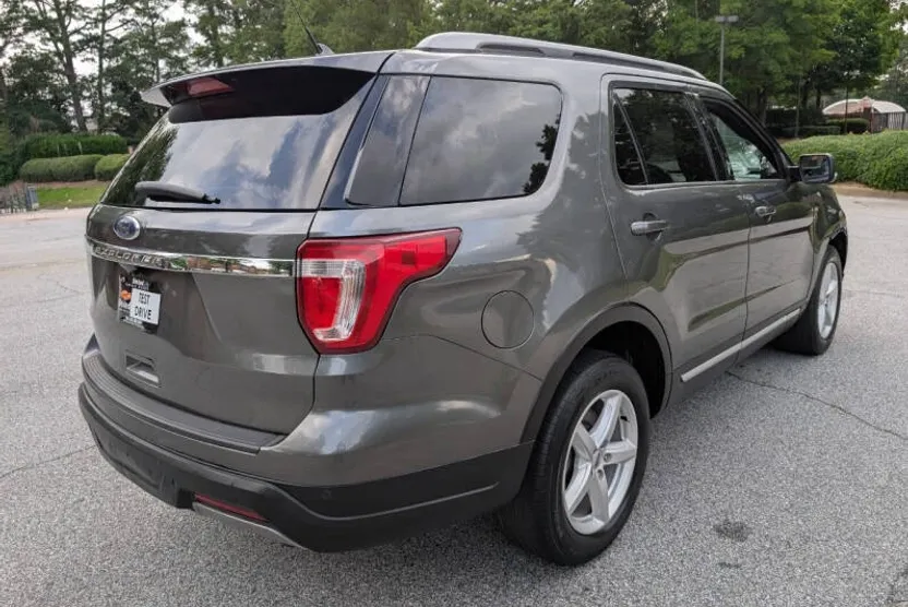 2019 Ford Explorer XLT photo 1