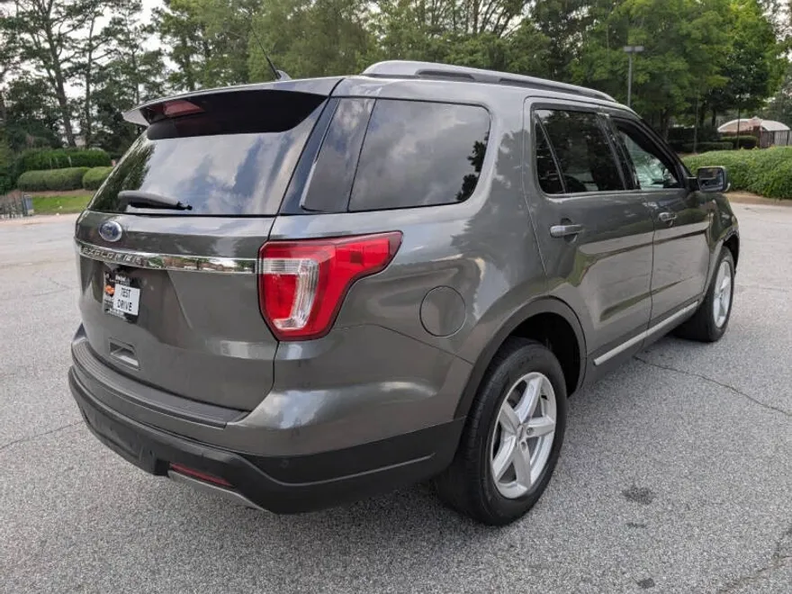 2019 Ford Explorer XLT photo 1