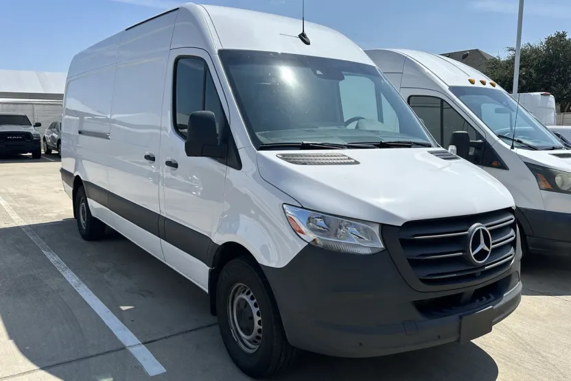 2024 Mercedes Benz Sprinter 2500 170 WB Cargo Van photo 1
