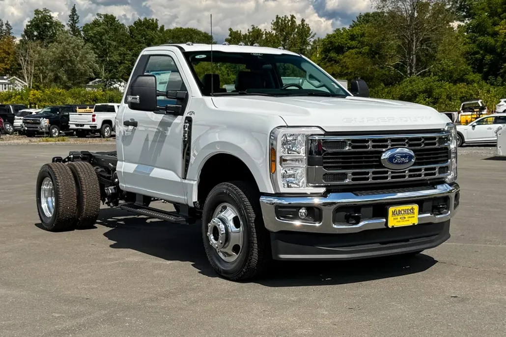 2026 Ford F-350 photo 1