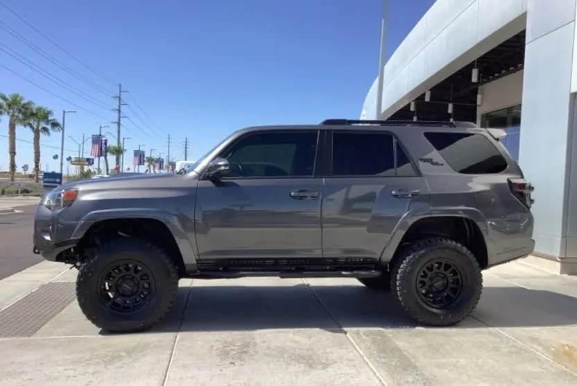 2021 Toyota 4Runner TRD Off-Road Premium photo 1