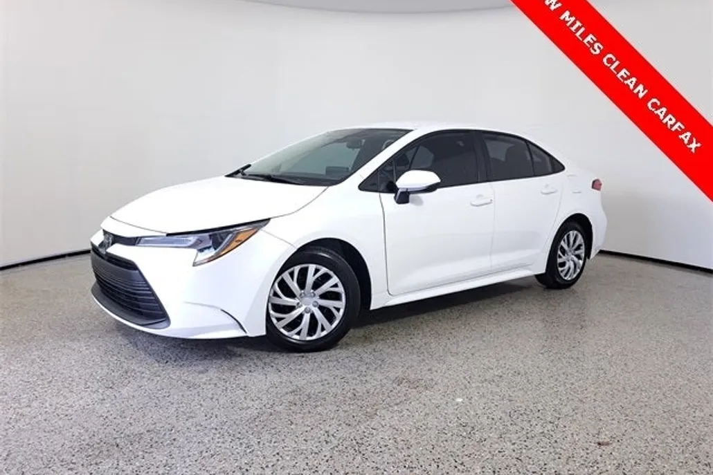 2024 Toyota Corolla LE photo 1