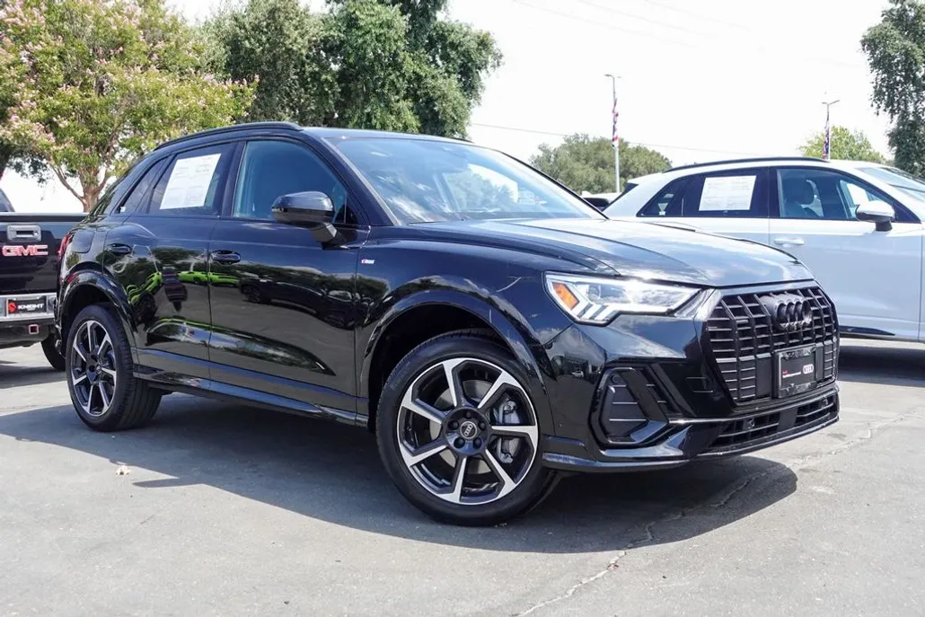 2025 Audi Q3 S line Premium Plus photo 1