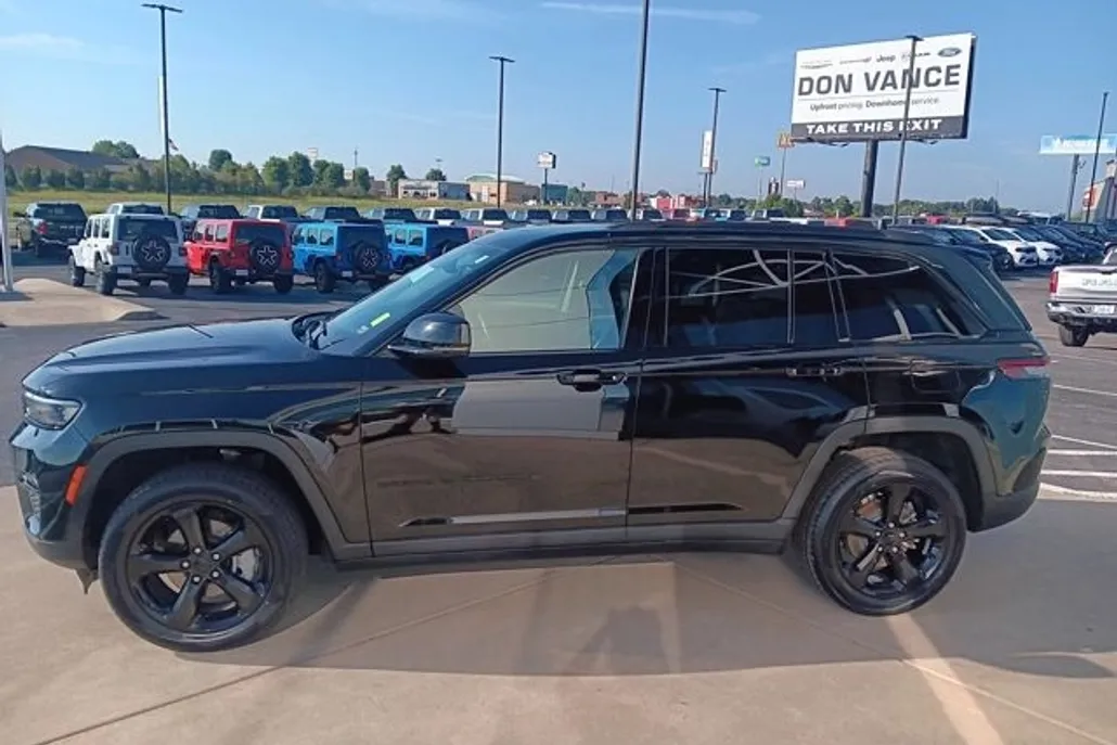 2024 Jeep Grand Cherokee Limited photo 1