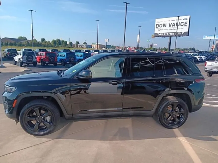2024 Jeep Grand Cherokee Limited photo 1