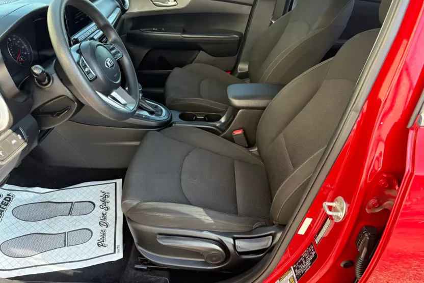 2019 Kia Forte LXS photo 1